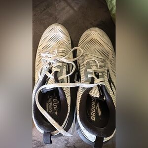 Brooks White and Black Men’s Running Sneakers